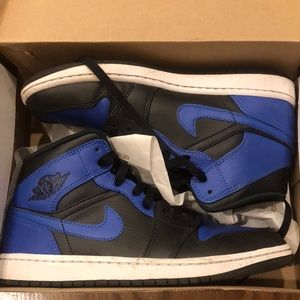 Air Jordan 1/black hyperoyal/white